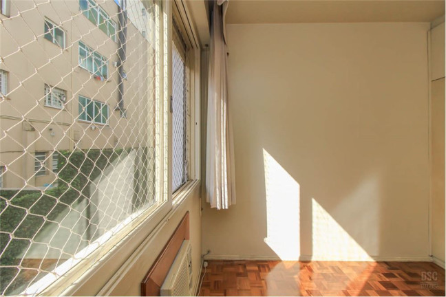 Imagem Imóvel com 3 Quartos à Venda, em Petrópolis - Porto Alegre Imagem Imóvel com 3 Quartos à Venda, em Petrópolis - Porto Alegre