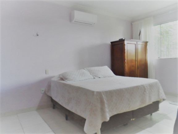 Imagem Casa com 5 Quartos à Venda, 220 m²