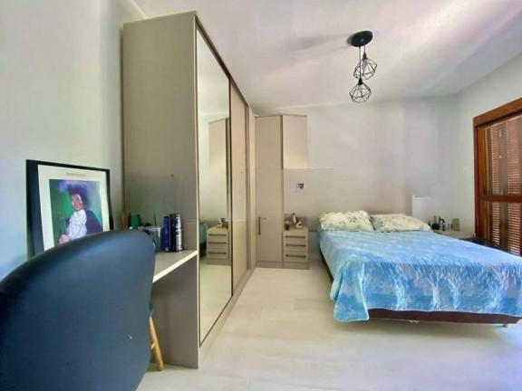 Imagem Casa com 4 Quartos à Venda, 233 m² em Menino Deus - Porto Alegre