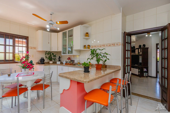 Imagem Casa com 4 Quartos à Venda, 210 m² em Niterói - Canoas