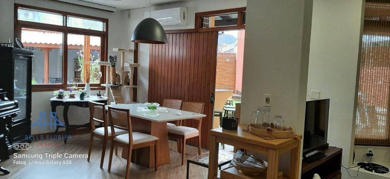 Imagem Casa com 4 Quartos à Venda, 267 m² em Córrego Grande - Florianópolis Imagem Casa com 4 Quartos à Venda, 267 m² em Córrego Grande - Florianópolis