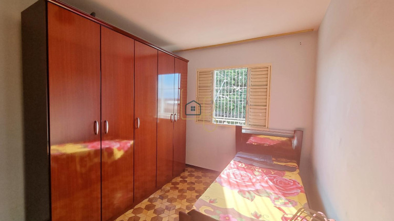 Imagem Sobrado com 3 Quartos à Venda, 243 m² em Jardim Palmares - Londrina