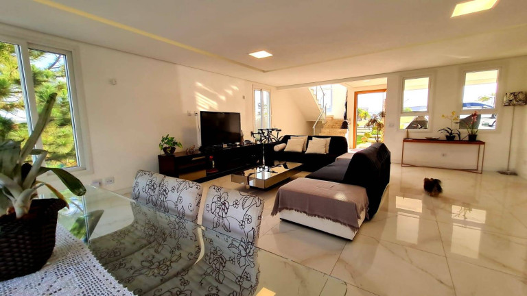 Imagem Casa com 5 Quartos à Venda, em Granja Viana - Carapicuíba Imagem Casa com 5 Quartos à Venda, em Granja Viana - Carapicuíba