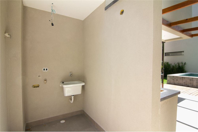 Imagem Casa com 3 Quartos à Venda, em Camburi - São Sebastião Imagem Casa com 3 Quartos à Venda, em Camburi - São Sebastião