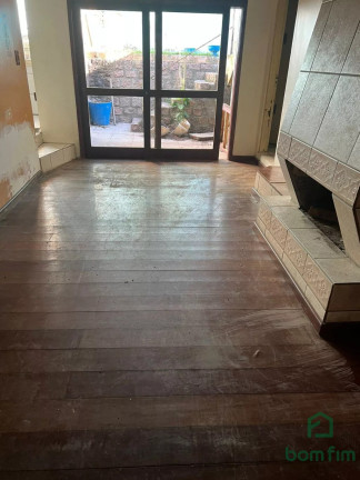 Imagem Casa com 4 Quartos à Venda, 150 m² em Jardim Do Salso - Porto Alegre