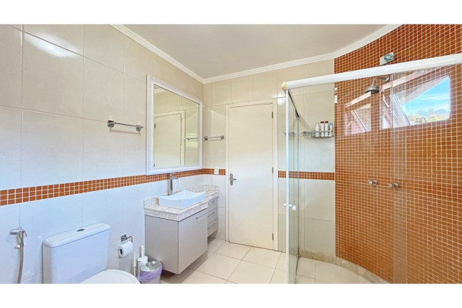 Imagem Casa com 3 Quartos à Venda, em Hípica - Porto Alegre Imagem Casa com 3 Quartos à Venda, em Hípica - Porto Alegre