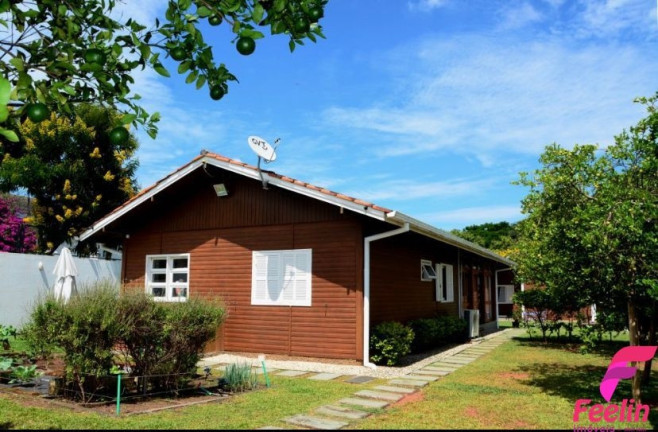 Imagem Casa com 4 Quartos à Venda, 400 m² em Lagoa Da Conceição - Florianópolis Imagem Casa com 4 Quartos à Venda, 400 m² em Lagoa Da Conceição - Florianópolis
