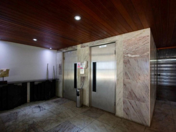 Imagem Apartamento com 4 Quartos à Venda, 234 m²
