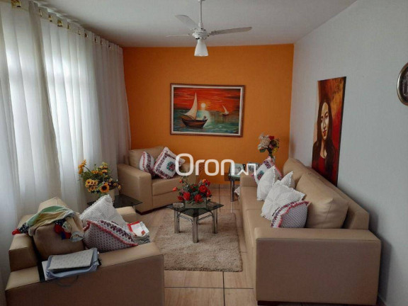 Imagem Casa com 4 Quartos à Venda, 186 m² em Setor Leste Universitário - Goiânia