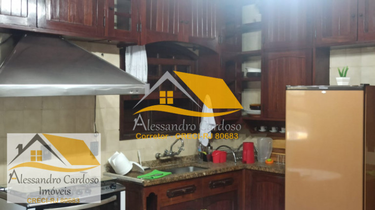 Imagem Casa com 3 Quartos à Venda, 300 m²