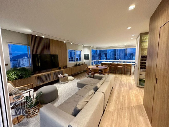 Cobertura com 4 Quartos à Venda, 240 m² em Centro - Balneário Camboriú