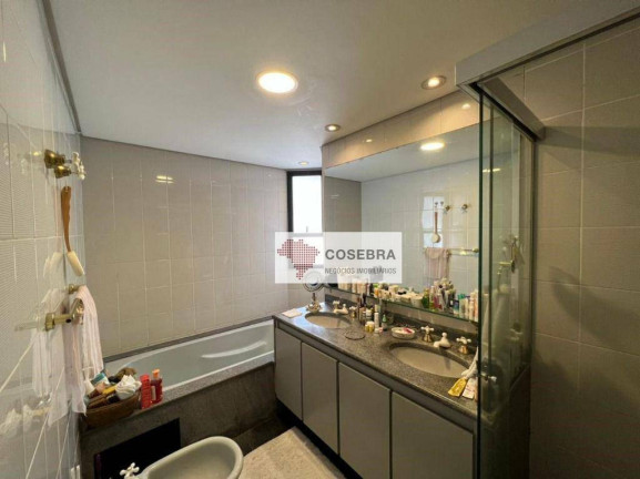 Imagem Apartamento com 3 Quartos à Venda, 220 m² em Itaim Bibi - São Paulo