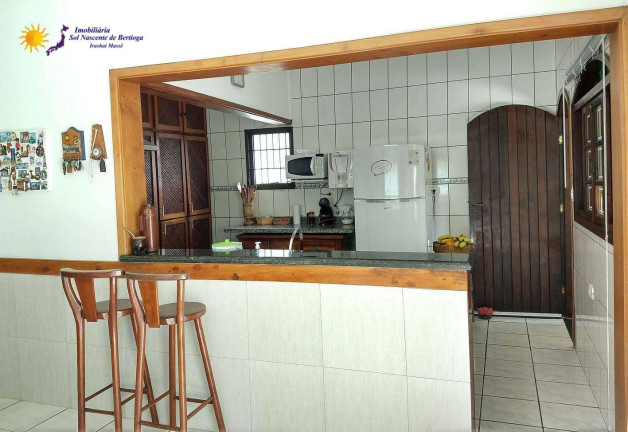 Imagem Casa com 4 Quartos à Venda, 280 m² em Centro - Bertioga