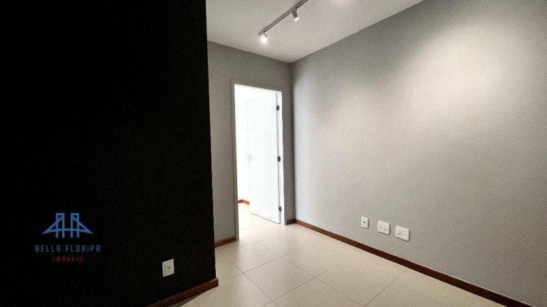 Sala Comercial à Venda, 32 m² em Centro - Florianópolis
