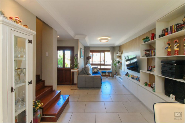 Imagem Casa com 3 Quartos à Venda, em Hípica - Porto Alegre Imagem Casa com 3 Quartos à Venda, em Hípica - Porto Alegre