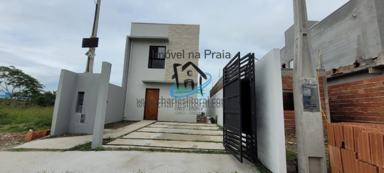 Casa com 3 Quartos à Venda,  em Jaraguá - Caraguatatuba