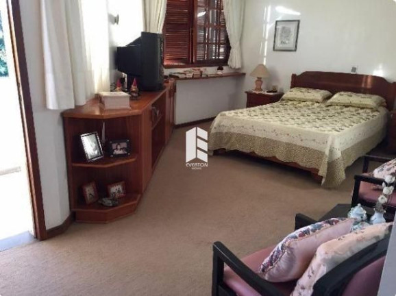 Imagem Casa com 3 Quartos à Venda, 339 m² em Camobi - Santa Maria