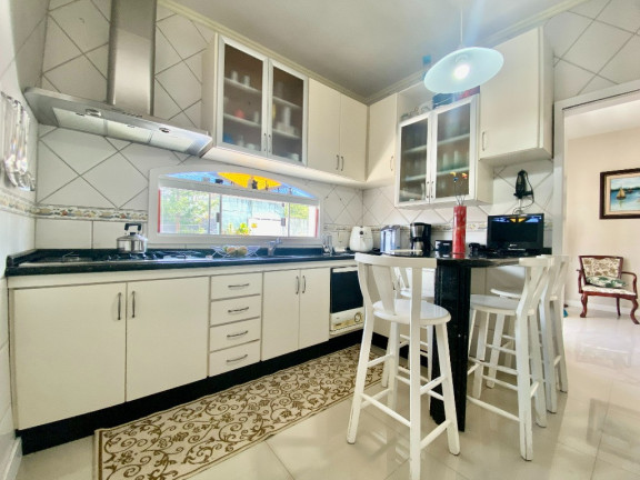 Imagem Casa com 4 Quartos à Venda, 236 m² em Capoeiras - Florianópolis Imagem Casa com 4 Quartos à Venda, 236 m² em Capoeiras - Florianópolis