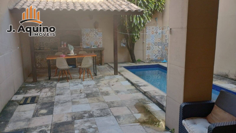 Imagem Casa com 3 Quartos à Venda, em Sapiranga - Fortaleza Imagem Casa com 3 Quartos à Venda, em Sapiranga - Fortaleza