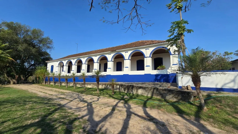 Imóvel com 10 Quartos à Venda,  em Badureco - Itaboraí