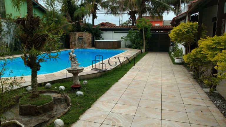 Imagem Casa com 5 Quartos à Venda ou Locação, 250 m² em Maracanã - Praia Grande Imagem Casa com 5 Quartos à Venda ou Locação, 250 m² em Maracanã - Praia Grande