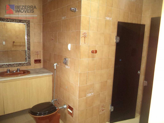 Imagem Casa com 4 Quartos à Venda, 312 m² em Candelária - Natal