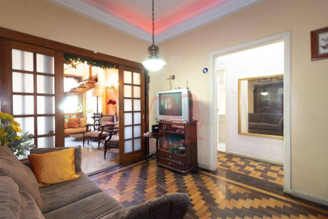 Imagem Casa com 3 Quartos à Venda, 272 m² em Santa Cecília - Porto Alegre Imagem Casa com 3 Quartos à Venda, 272 m² em Santa Cecília - Porto Alegre