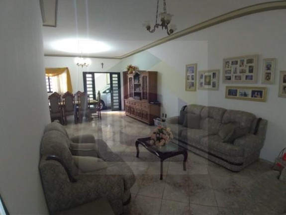 Imagem Casa com 5 Quartos à Venda, 200 m² em Vila São Lúcio - Botucatu