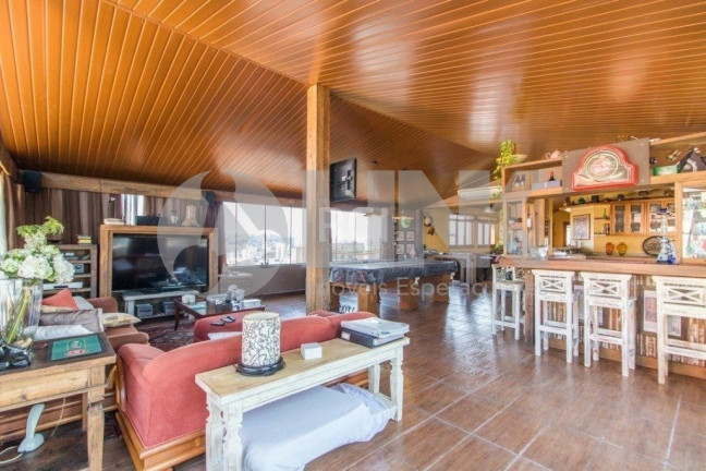 Imagem Imóvel com 3 Quartos à Venda, 384 m² em Petrópolis - Porto Alegre