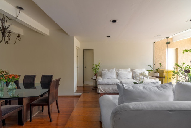 Imagem Casa com 4 Quartos à Venda, 583 m² em Jardim Prudência - São Paulo