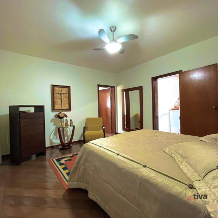 Imagem Casa com 4 Quartos à Venda, 298 m²