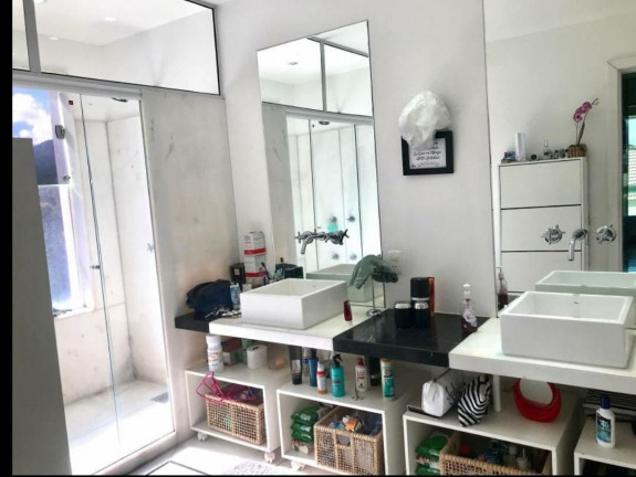 Imagem Casa com 4 Quartos à Venda, 501 m² em Várzea - Teresópolis