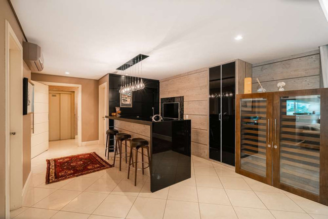 Imagem Apartamento com 3 Quartos à Venda, 271 m² em Três Figueiras - Porto Alegre