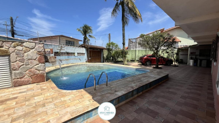 Sobrado com 5 Quartos à Venda, 203 m² em Vila Sao Paulo - Itanhaém