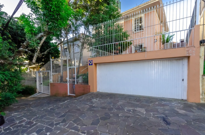 Casa com 4 Quartos à Venda,  em Petrópolis - Porto Alegre