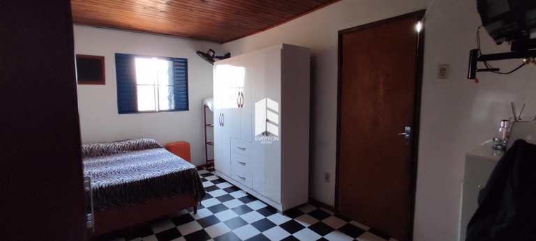 Imagem Casa com 3 Quartos à Venda, 456 m² em Uglione - Santa Maria