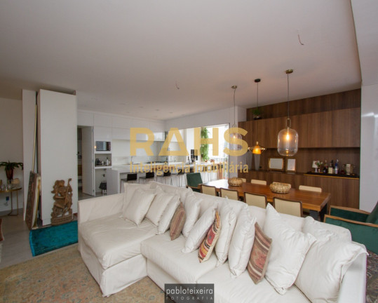 Apartamento com 3 Quartos à Venda, 223 m² em Atiradores - Joinville