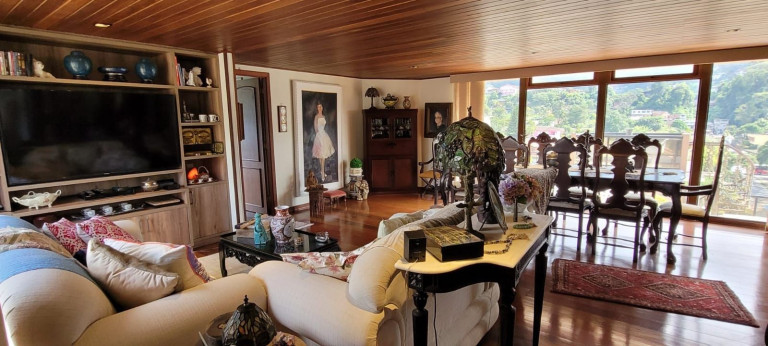 Imagem Imóvel com 6 Quartos à Venda, 221 m² em Alto - Teresópolis Imagem Imóvel com 6 Quartos à Venda, 221 m² em Alto - Teresópolis