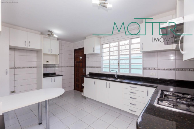 Imagem Casa com 3 Quartos à Venda, 159 m² em Novo Mundo - Curitiba Imagem Casa com 3 Quartos à Venda, 159 m² em Novo Mundo - Curitiba
