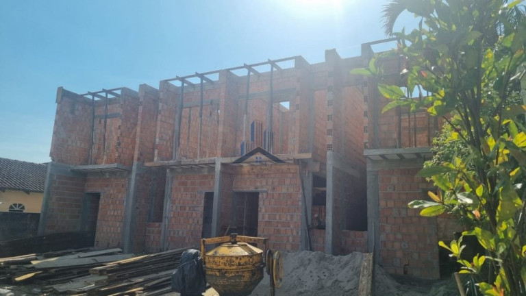 Sobrado com 2 Quartos à Venda, 70 m² em Jardim Iririú - Joinville