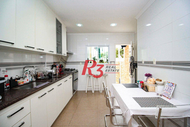 Imagem Sobrado com 4 Quartos à Venda, 150 m² em Gonzaga - Santos
