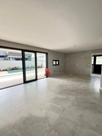 Imagem Sobrado com 4 Quartos à Venda, 265 m² em Santa Regina - Camboriú