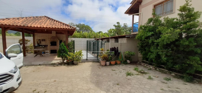 Imagem Casa com 3 Quartos à Venda, 200 m² em São João Do Rio Vermelho - Florianópolis Imagem Casa com 3 Quartos à Venda, 200 m² em São João Do Rio Vermelho - Florianópolis