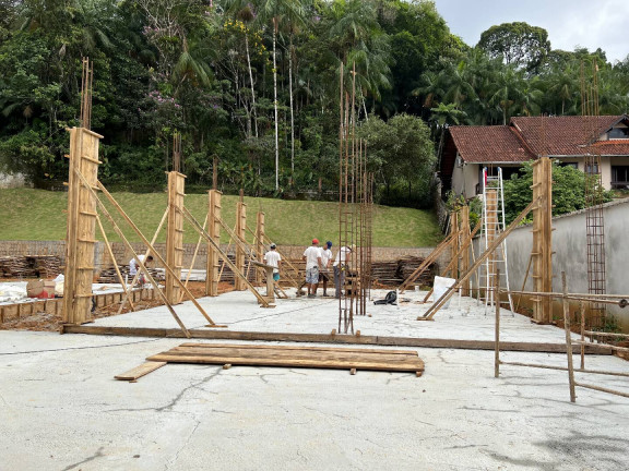 Imagem Casa com 4 Quartos à Venda, 270 m² em Glória - Joinville Imagem Casa com 4 Quartos à Venda, 270 m² em Glória - Joinville
