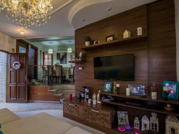 Imagem Casa com 3 Quartos à Venda, 166 m² em Jardim Itu - Porto Alegre Imagem Casa com 3 Quartos à Venda, 166 m² em Jardim Itu - Porto Alegre