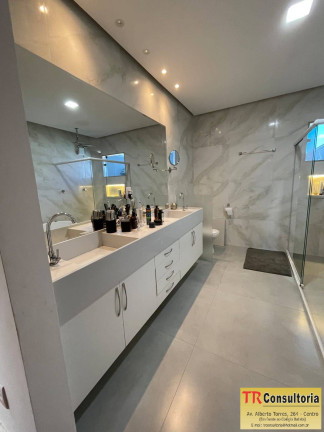 Imagem Casa com 3 Quartos à Venda, 400 m² em Campos Dos Goytacazes Imagem Casa com 3 Quartos à Venda, 400 m² em Campos Dos Goytacazes