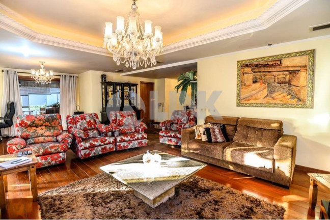 Imagem Apartamento com 3 Quartos à Venda, 261 m² em Auxiliadora - Porto Alegre Imagem Apartamento com 3 Quartos à Venda, 261 m² em Auxiliadora - Porto Alegre