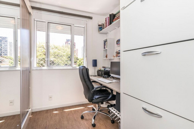 Imagem Imóvel com 3 Quartos à Venda, 76 m² em Jardim Carvalho - Porto Alegre Imagem Imóvel com 3 Quartos à Venda, 76 m² em Jardim Carvalho - Porto Alegre