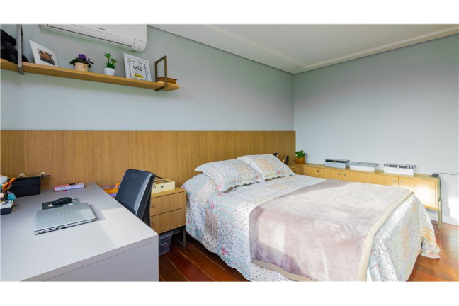 Imagem Imóvel com 4 Quartos à Venda,  em Menino Deus - Porto Alegre