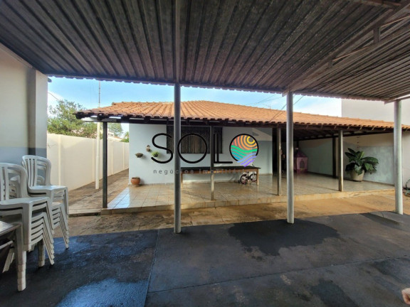 Imagem Casa com 3 Quartos à Venda, 230 m² em Centro - Araraquara Imagem Casa com 3 Quartos à Venda, 230 m² em Centro - Araraquara